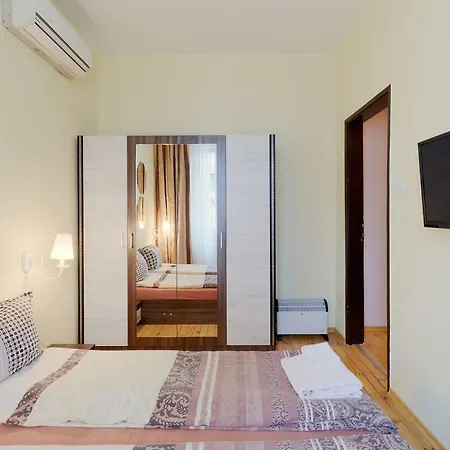 Elegance Meets Comfort In The Heart Of The City Apartment *